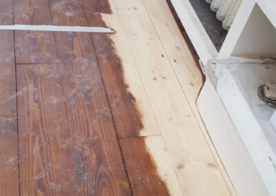 Sanierung von lackierten Holzböden